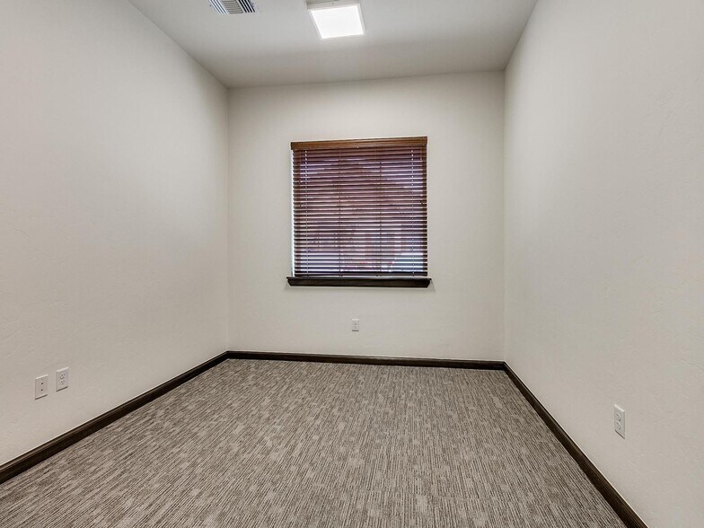 More Photos Of 17935 N Pennsylvania Ave, Edmond Medical For Sale