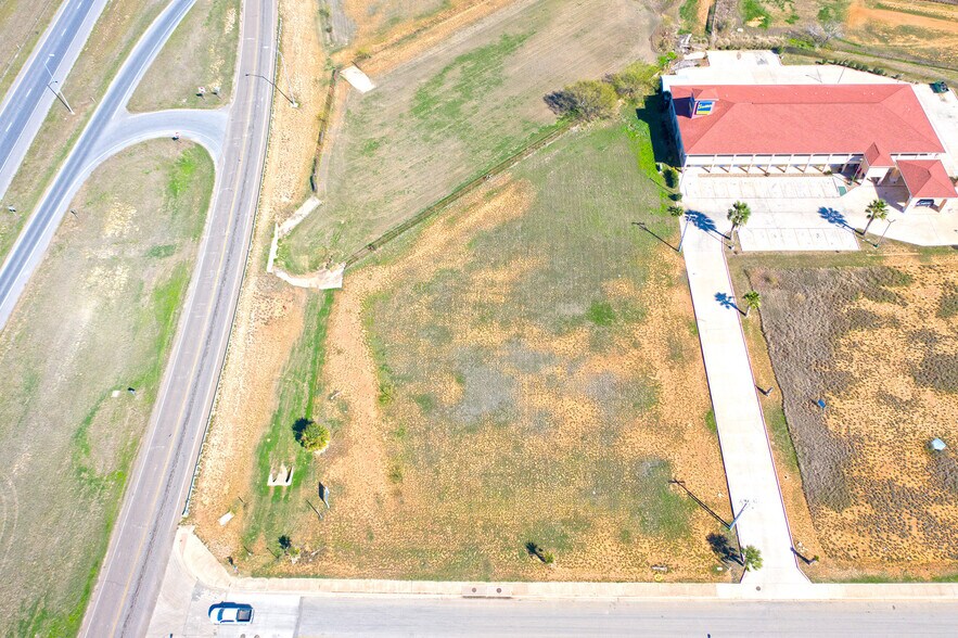 Primary Photo Of 475 Mars Dr, Cotulla Land For Lease