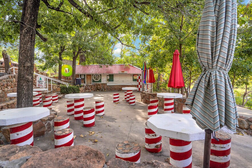 More Photos Of 140 E Lake Dr, Medicine Park Restaurant For Sale