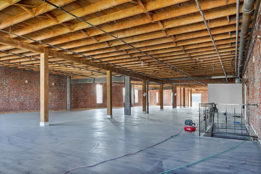 More Photos Of 3310 S Main St, Los Angeles Warehouse For Lease