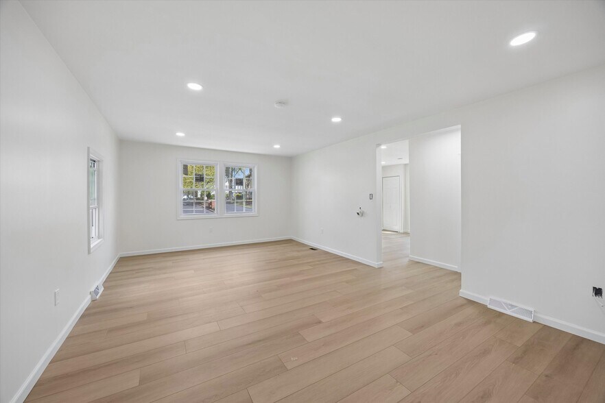 More Photos Of 102 Bristol Oxford Valley Rd, Langhorne Specialty For Lease