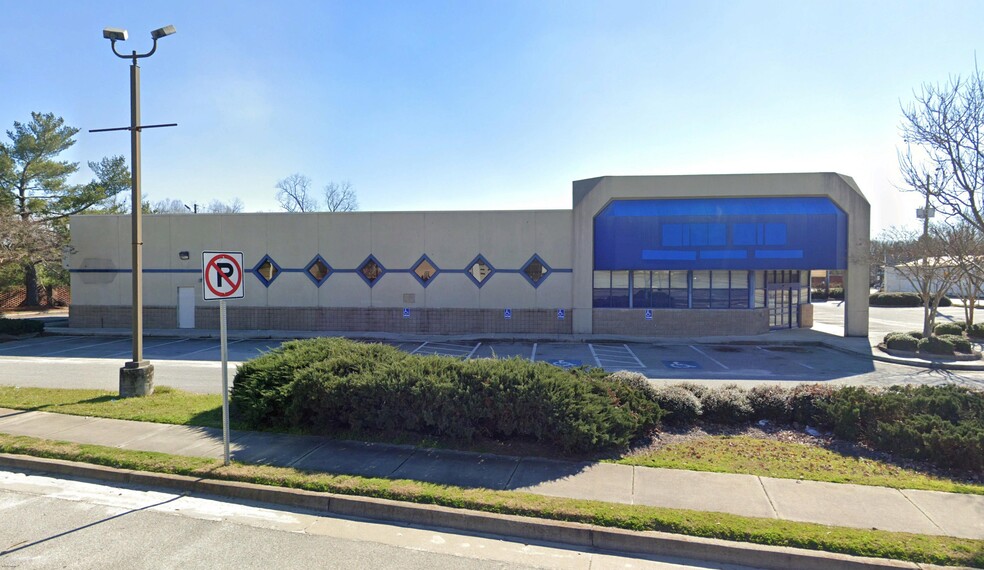 Primary Photo Of 804 E Winthrope Ave, Millen Drugstore For Lease