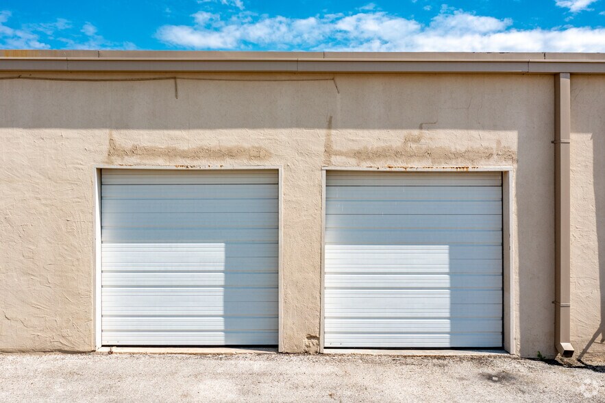 More Photos Of 10646 Gulfdale St, San Antonio Unknown For Lease