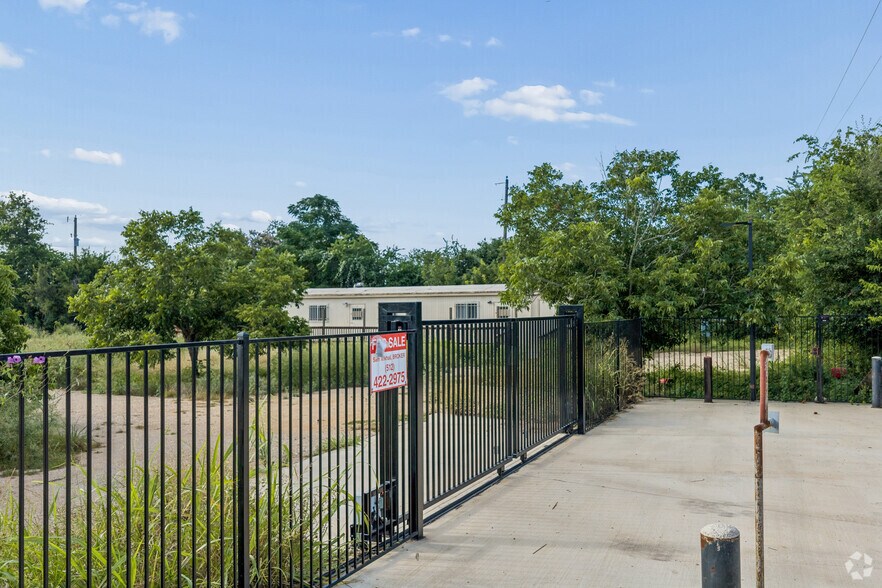 More Photos Of 12905 Lowden Ln, Manchaca Land For Sale