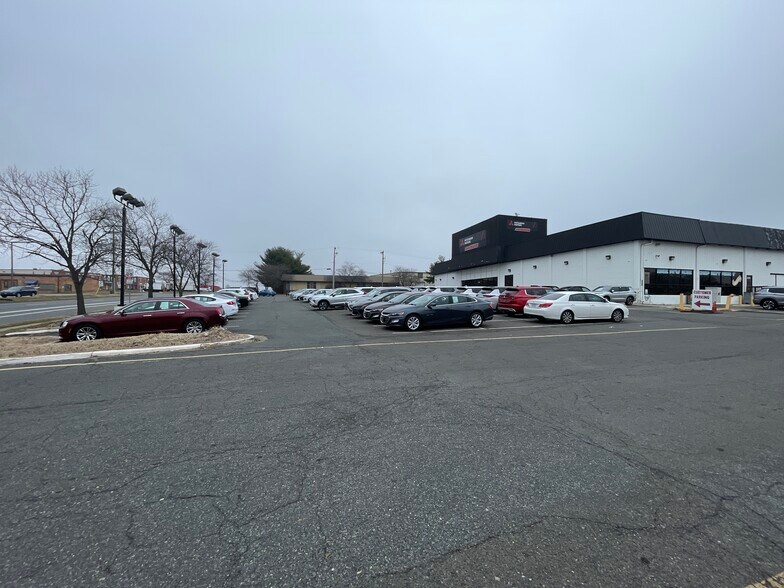 More Photos Of 9075-9125 Antique Way, Manassas Warehouse For Lease