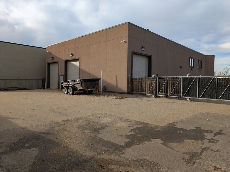More Photos Of 330 Circle Dr, St. Albert Flex For Sale