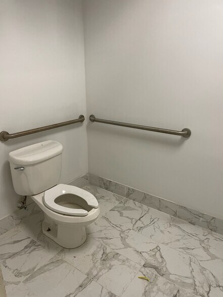 More Photos Of 3770 E Tremont Ave, Bronx Storefront Retail Office For Lease