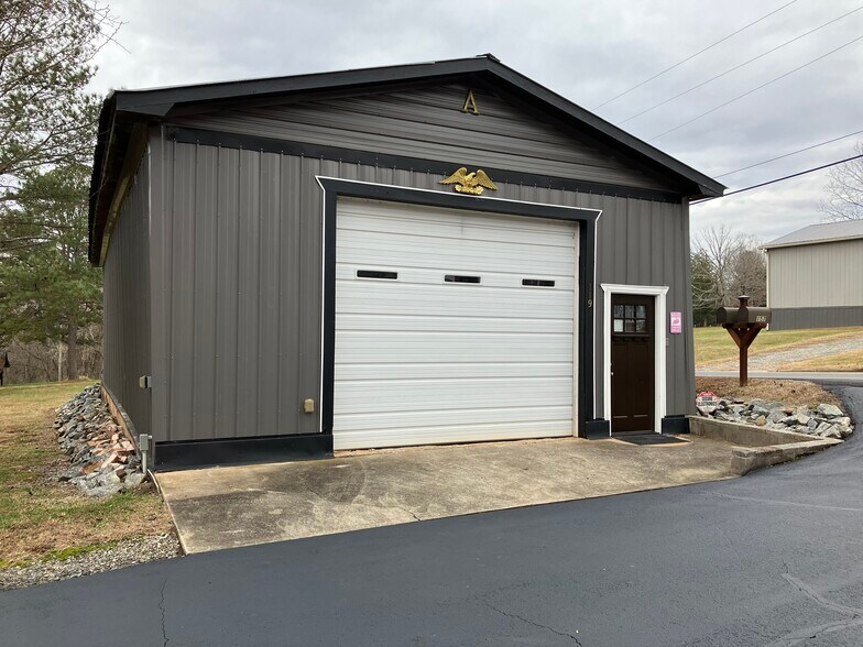 More Photos Of 157 N Main St, Bostic Office For Sale