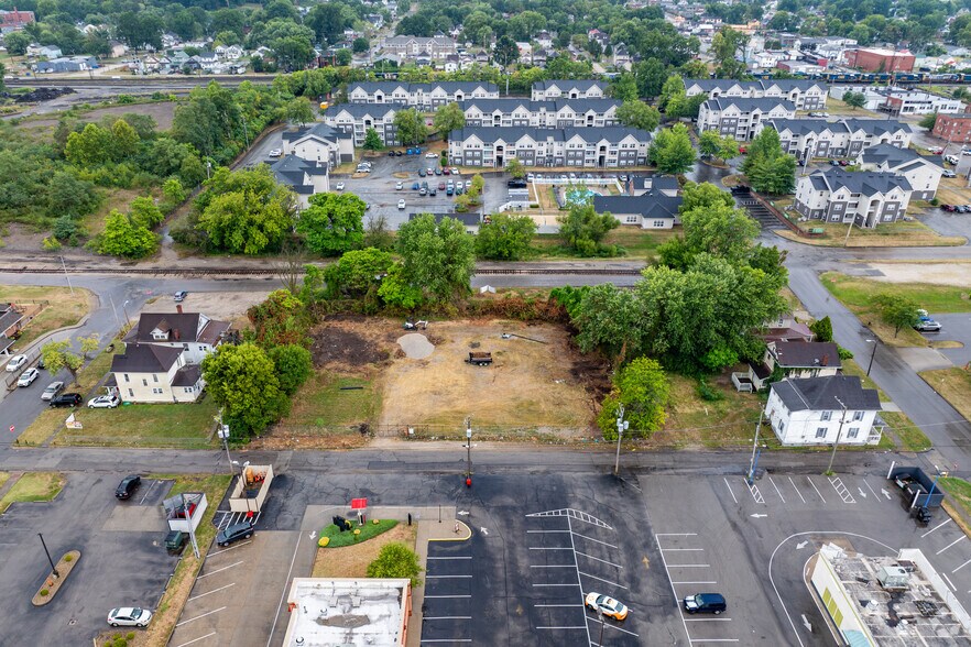 More Photos Of 2151 5th Ave REAR, Huntington Storefront Retail Office For Lease