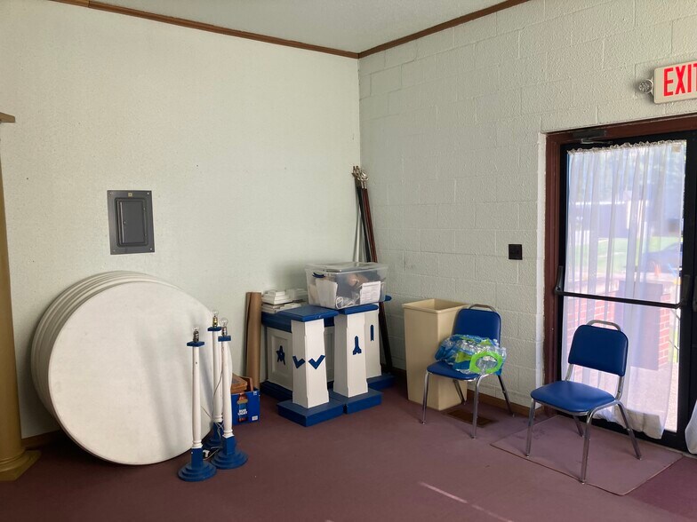 More Photos Of 1508 S 9th St, Ironton Lodge Meeting Hall For Sale