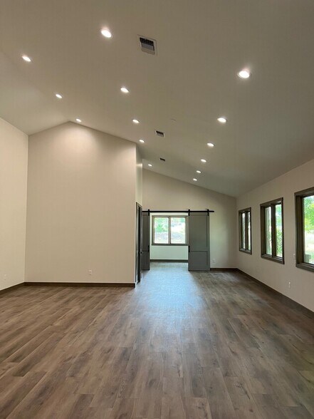 More Photos Of 385 Creek Rd, Dripping Springs Loft Creative Space For Sale