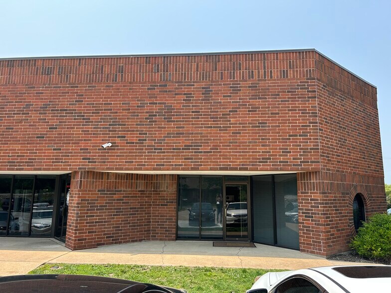 More Photos Of 251-253 Chesterfield Industrial Blvd, Chesterfield Warehouse For Sale