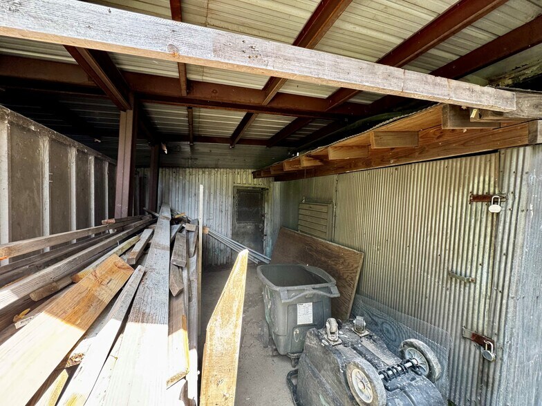 More Photos Of 9400-9404 E Wilson Rd, Independence Manufacturing For Sale