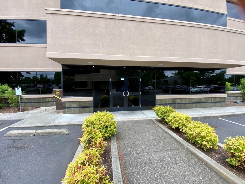 More Photos Of 1555 E McAndrews Rd, Medford Medical For Lease