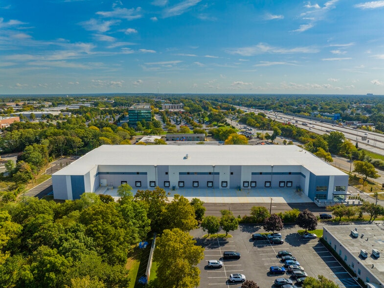 More Photos Of 60 Motor Pky, Commack Warehouse For Lease