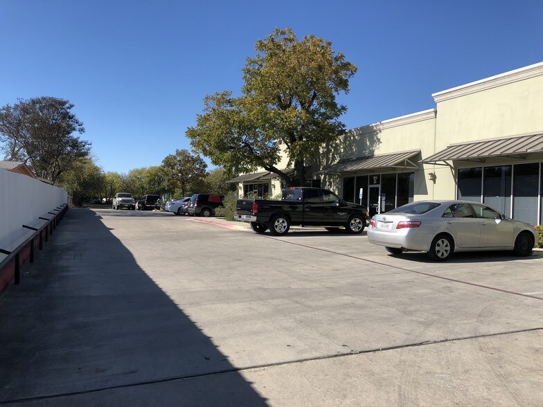 More Photos Of 7127 Somerset Rd, San Antonio Medical For Lease