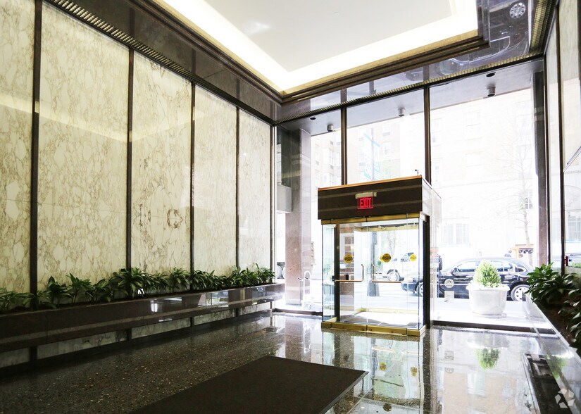 More Photos Of 1725 Desales St NW, Washington Office For Lease