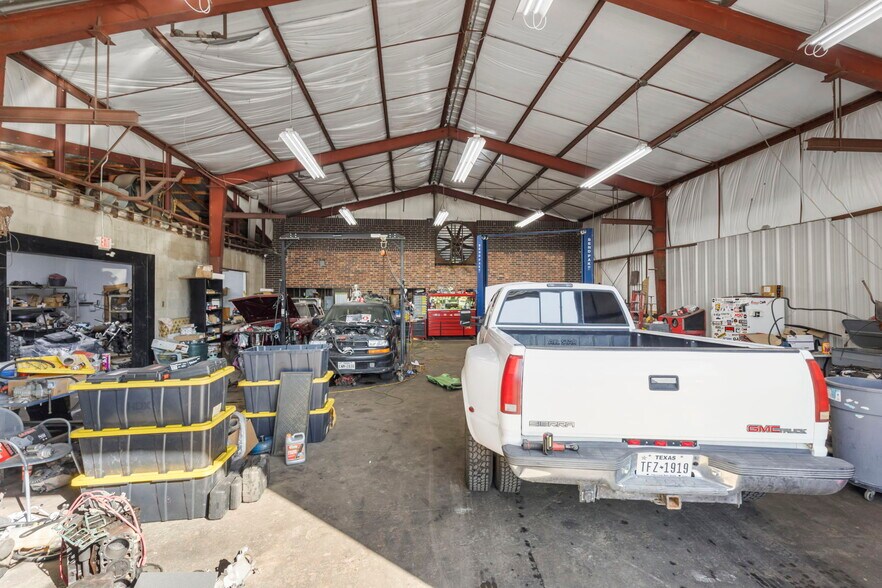 More Photos Of 4107 Weslow St, Houston Warehouse For Sale