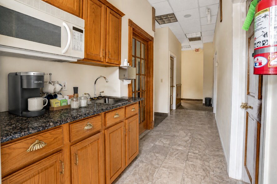 More Photos Of 2 Monmouth Ave, Freehold Office For Lease