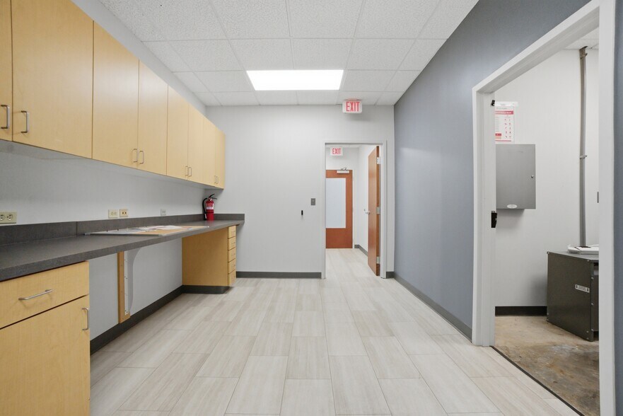 More Photos Of 1603 Santa Rosa Rd, Henrico Medical For Lease