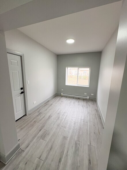 More Photos Of 303 Stone St, Joliet Multifamily For Sale