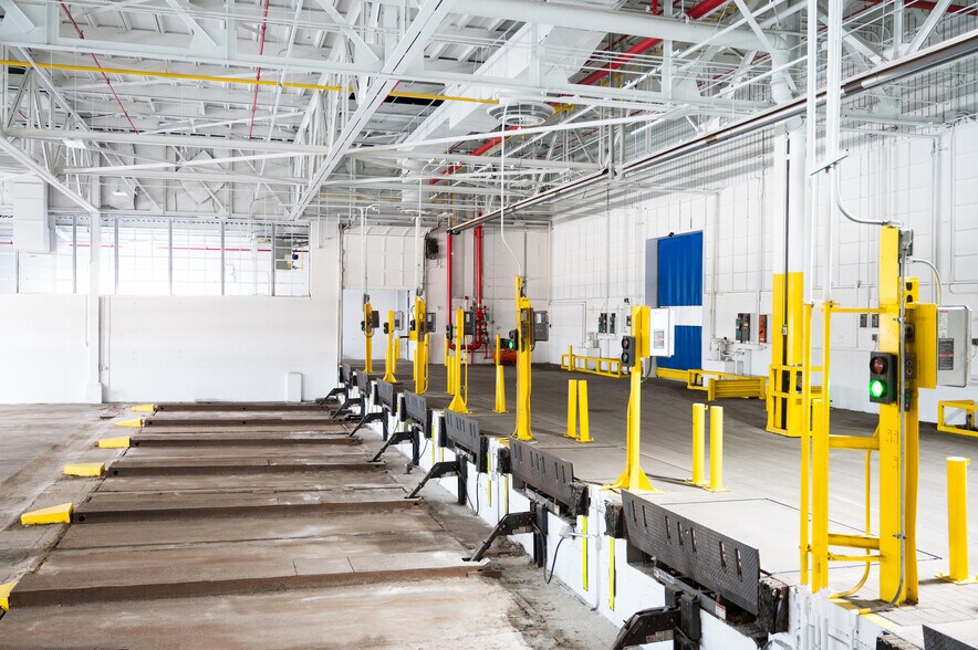 More Photos Of 3300 N 124th St, Milwaukee Manufacturing For Lease