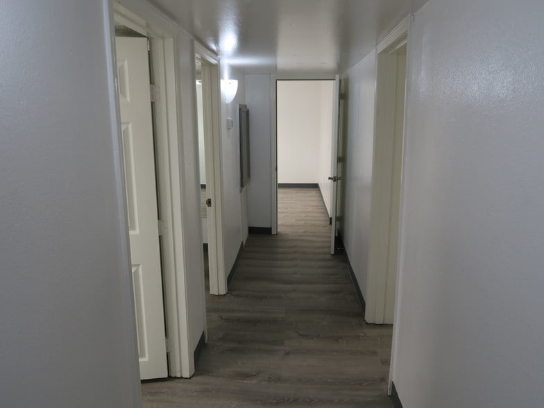 More Photos Of 5818 Southwest Fwy, Houston Showroom For Lease