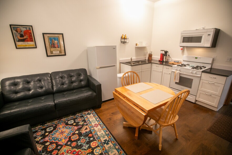 More Photos Of 201 N Main St, Elkader Flex For Sale