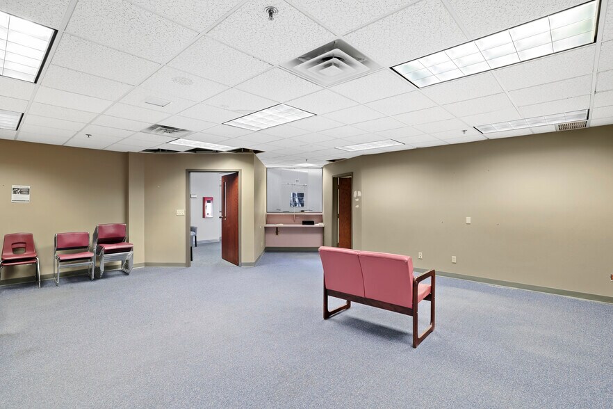 More Photos Of 1317 W Grand Ave, Port Washington Medical For Lease