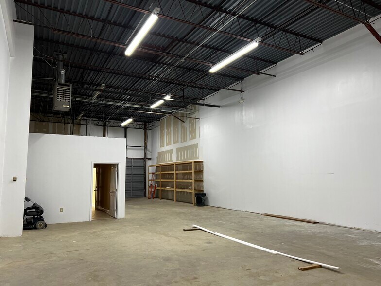 More Photos Of 8741 Ashwood Dr, Capitol Heights Warehouse For Lease