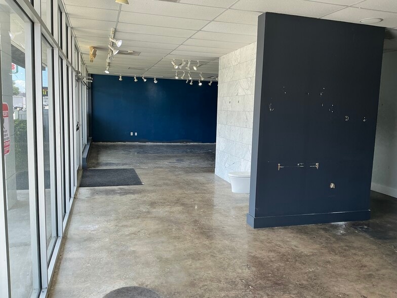 More Photos Of 3421 W Kennedy Blvd, Tampa Freestanding For Sale