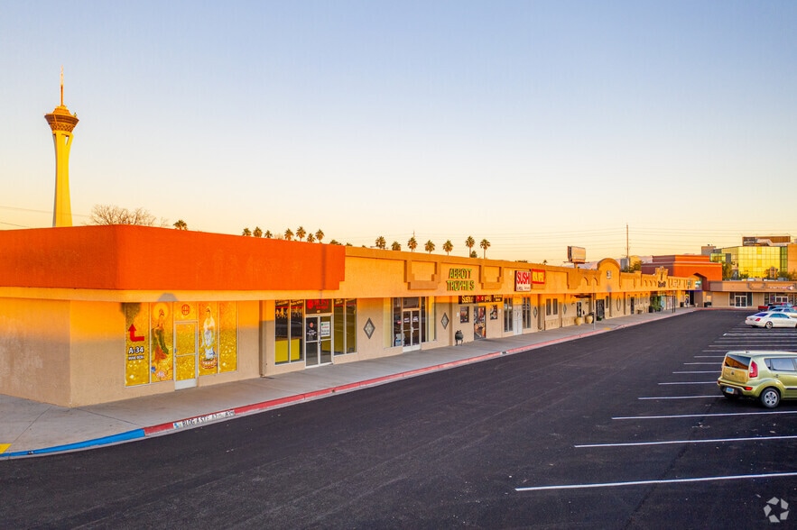 More Photos Of 953 E Sahara Ave, Las Vegas Freestanding For Lease