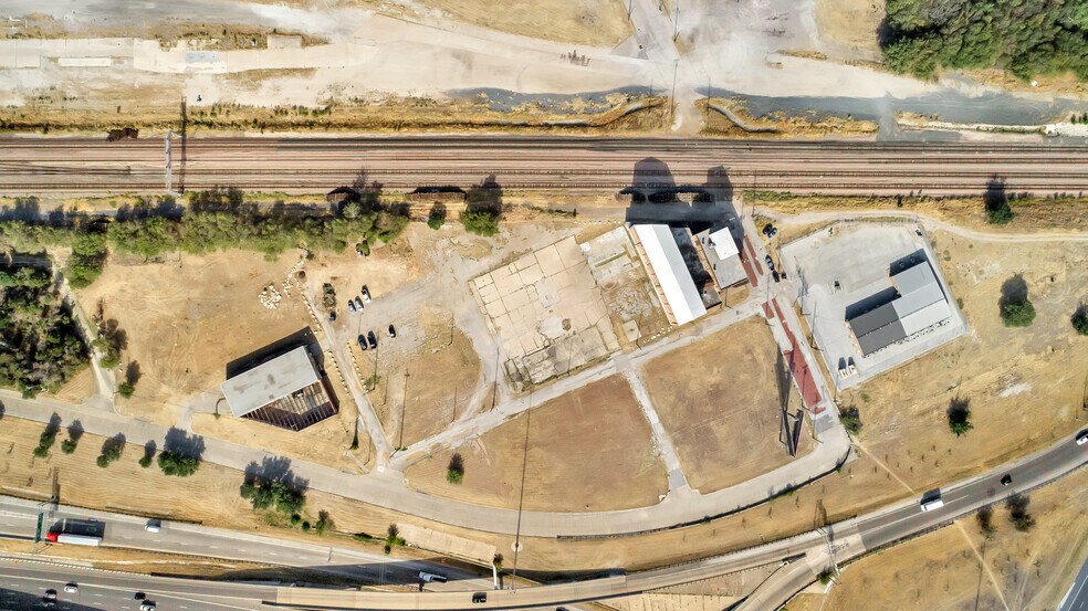 More Photos Of 1000 Harding St, Fort Worth Distribution For Sale