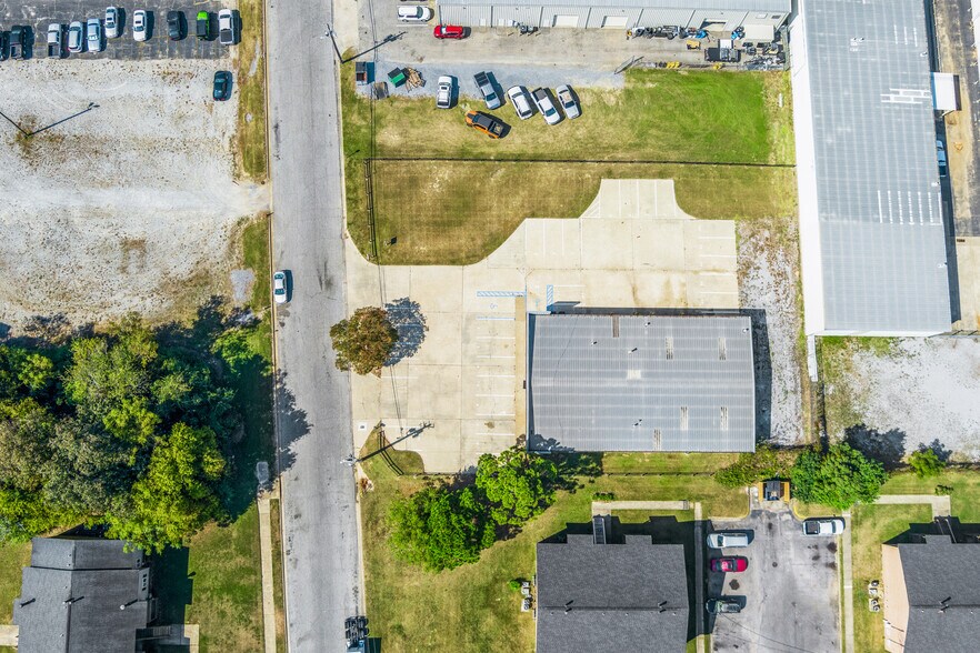 More Photos Of 5669 Eddins Rd, Montgomery Flex For Lease