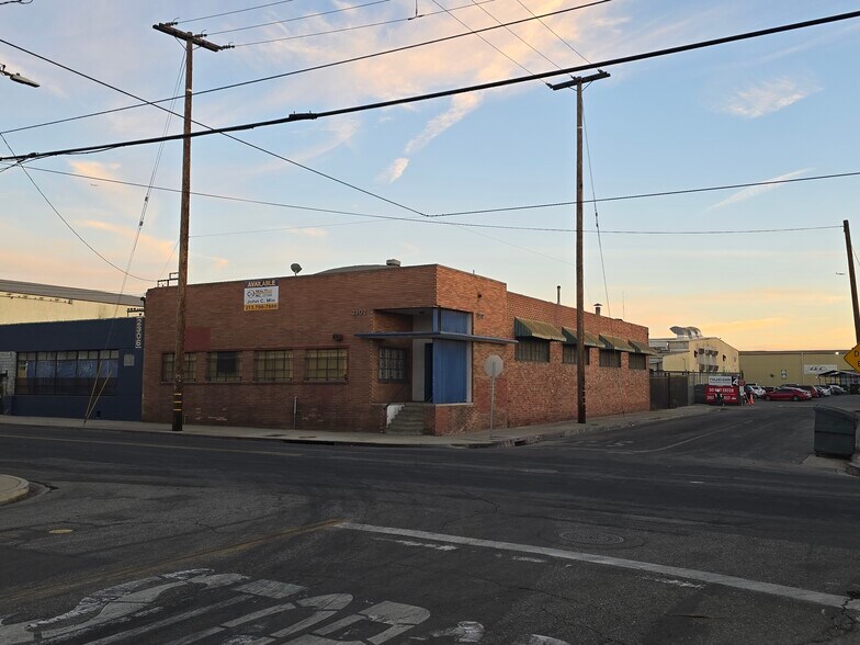 More Photos Of 2302 E 38th St, Vernon Manufacturing For Sale