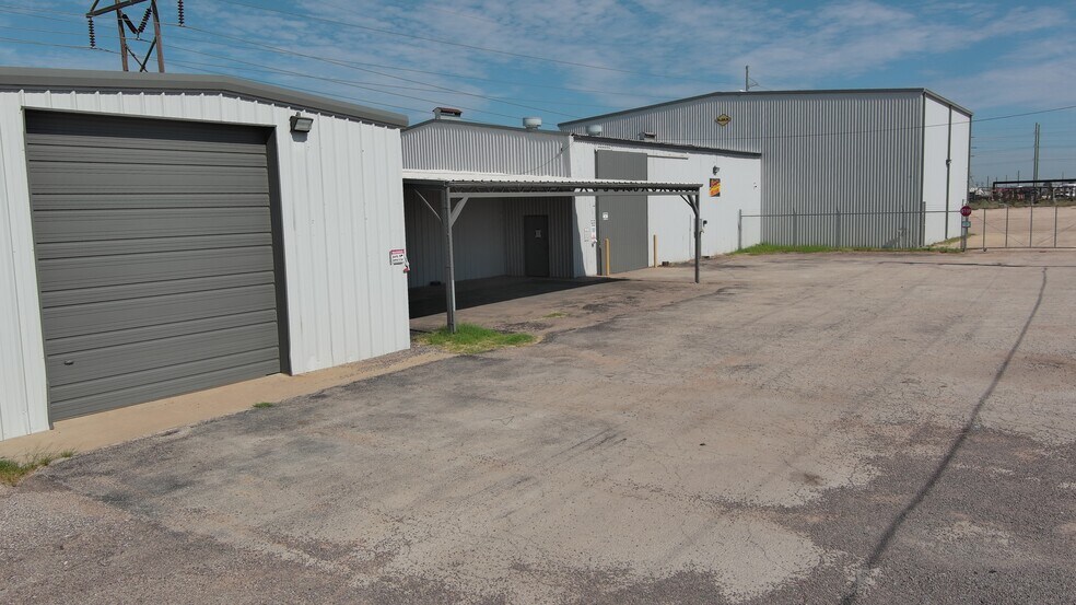 More Photos Of 3351 Westover Dr, Odessa Service For Lease