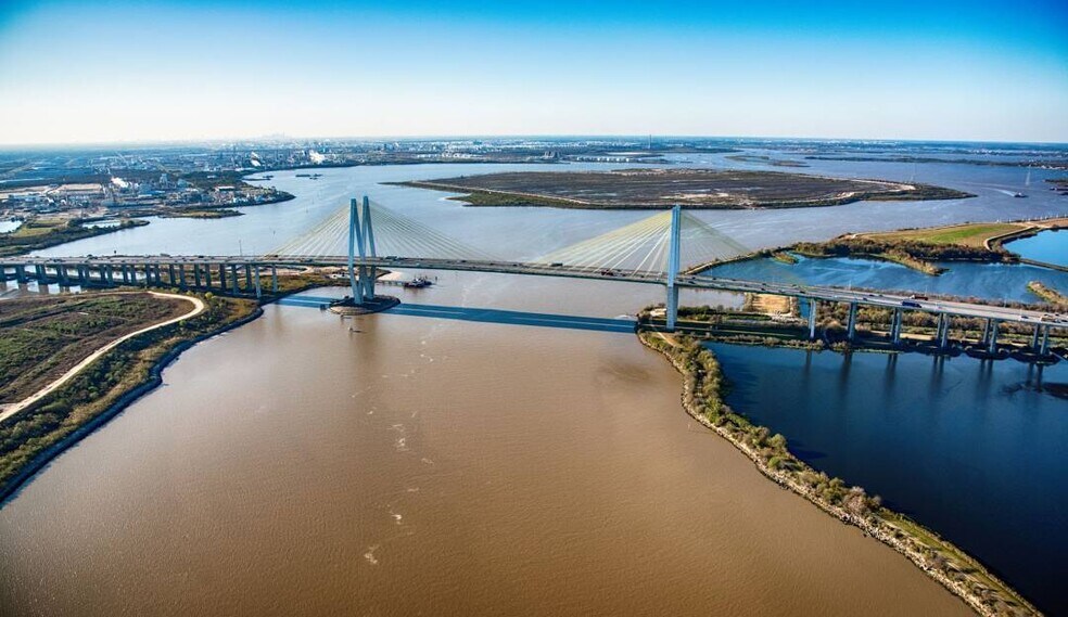 More Photos Of 302 W Defee Ave, Baytown Specialty For Sale