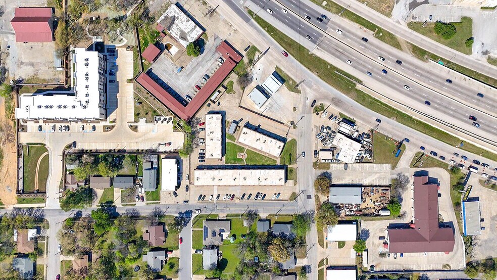 More Photos Of 900 Willowwood St, Denton Dormitory For Sale