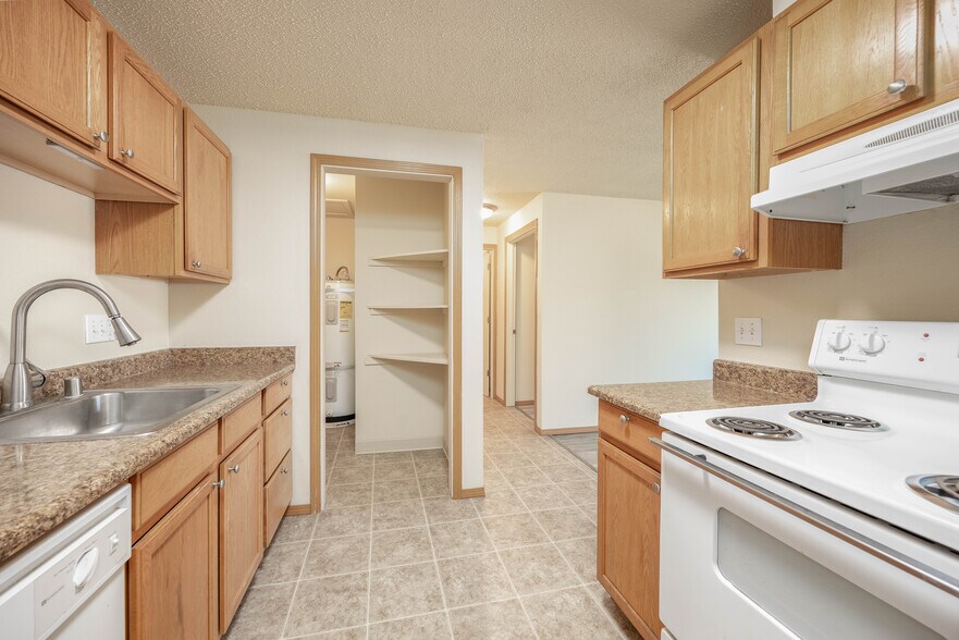 More Photos Of 1100-1105 S Pearl St, Centralia Apartments For Sale