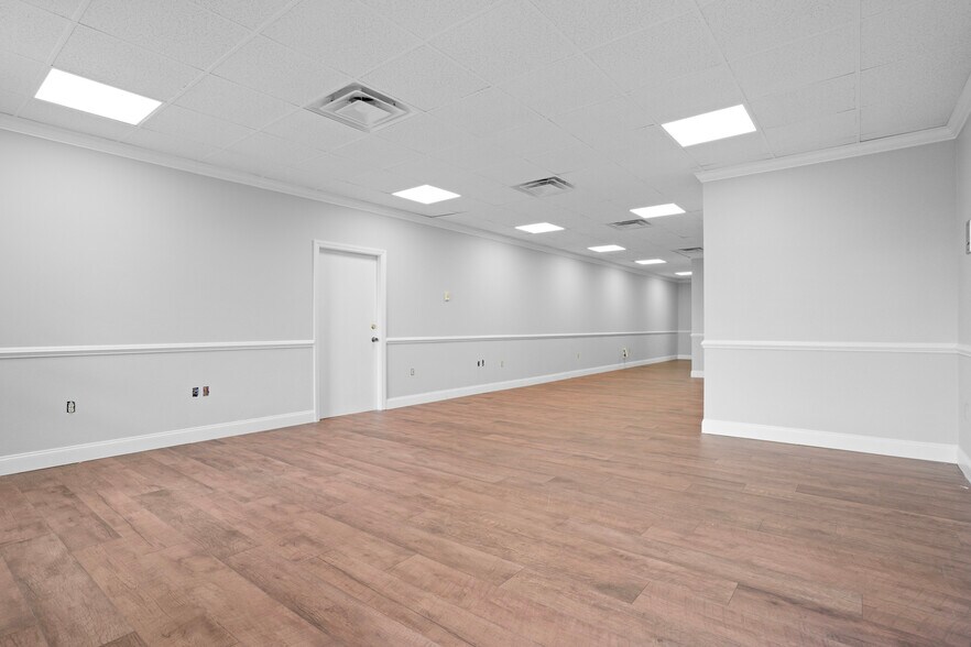 More Photos Of 15 Main St ex, Plymouth Storefront Retail Office For Lease