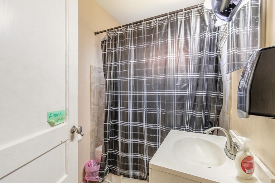 More Photos Of 1841 S Ridgewood Ave, Daytona Beach Freestanding For Sale