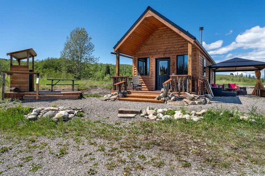 More Photos Of 288139 658 Av W, Longview Hotel For Sale