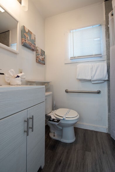 More Photos Of 18239 Main St, Jamestown Hotel For Sale