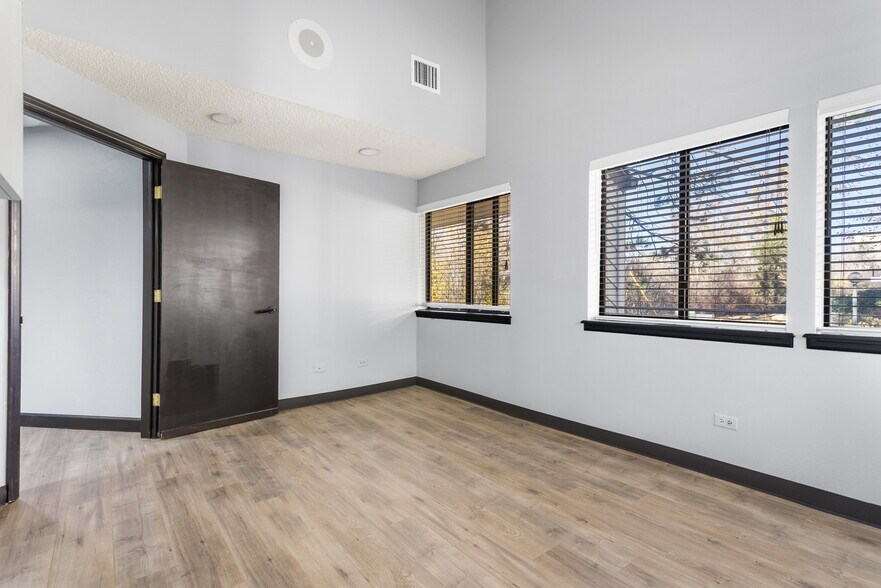 More Photos Of 1231 S Parker Rd, Denver Medical For Sale