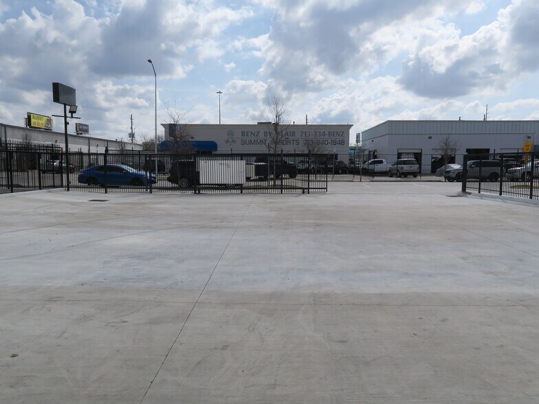 More Photos Of 5638 Star Ln, Houston Auto Dealership For Lease