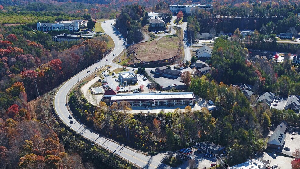 More Photos Of 20 Mountain Dr, Dahlonega Hotel For Sale