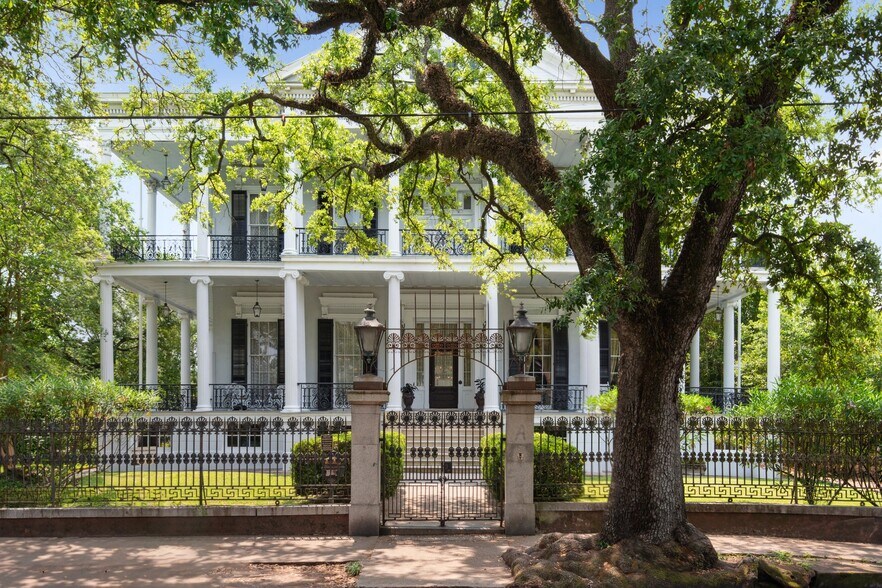More Photos Of 1410 Jackson Ave, New Orleans Lodge Meeting Hall For Sale