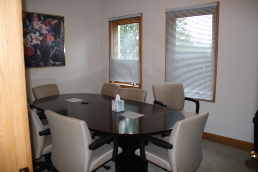 More Photos Of 6110 N Port Washington Rd, Milwaukee Office For Lease