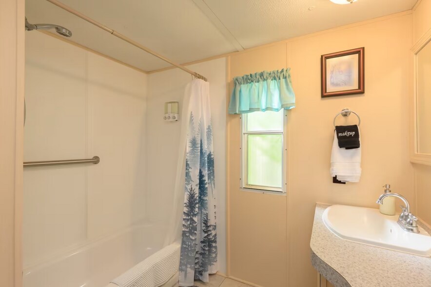 More Photos Of 84-86 Benson Rd, Travelers Rest Specialty For Sale