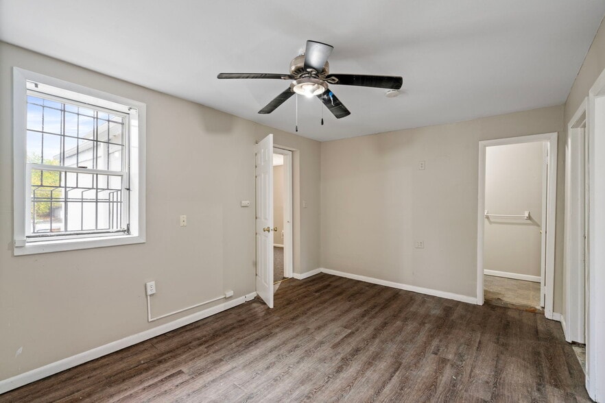 More Photos Of 4928 Marlboro Pike, Capitol Heights General Retail For Lease